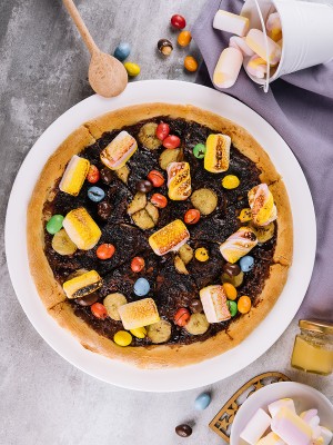 Pizza dulce cu marshmallow şi Nutella