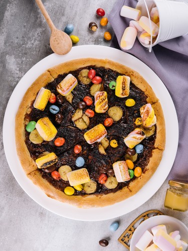 Pizza dulce cu marshmallow şi Nutella